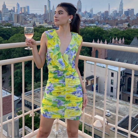 NWT Zara Ruched BodyCon 🌼🌼 - Picture 2 of 5